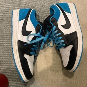 Air Jordan 1 Low SE ‘Laser Blue’
